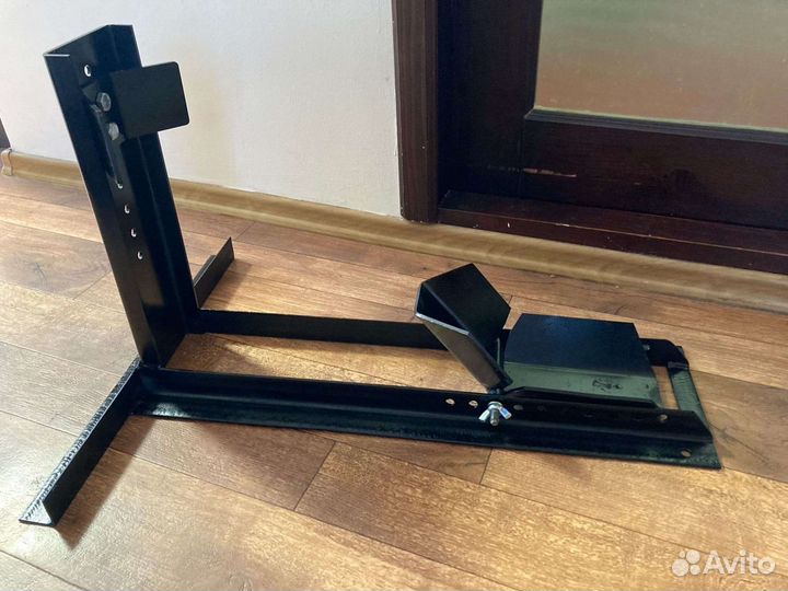 Ловушка-фиксатор для колеса мотоцикла