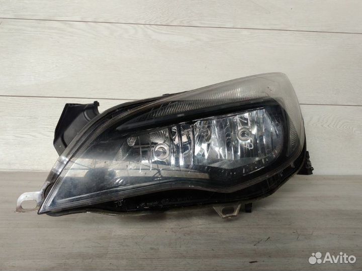 Фара левая Opel Astra J A16XER 2010