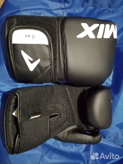 Боксерские перчатки, защита голени, шлем мма