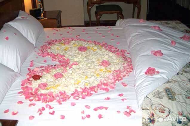 Лепестки роз