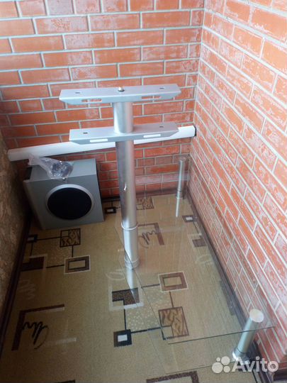 Стеклянная тумба под тв