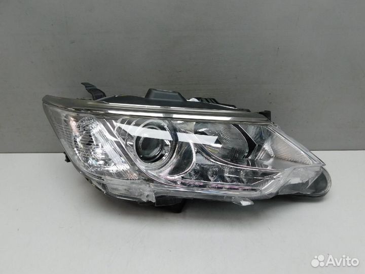 Фара правая Toyota Camry