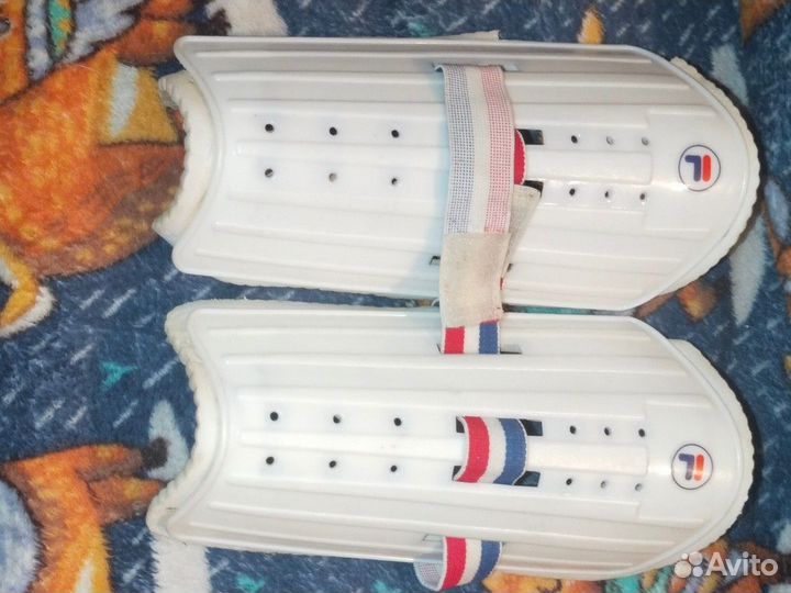 Хоккейные наколенники