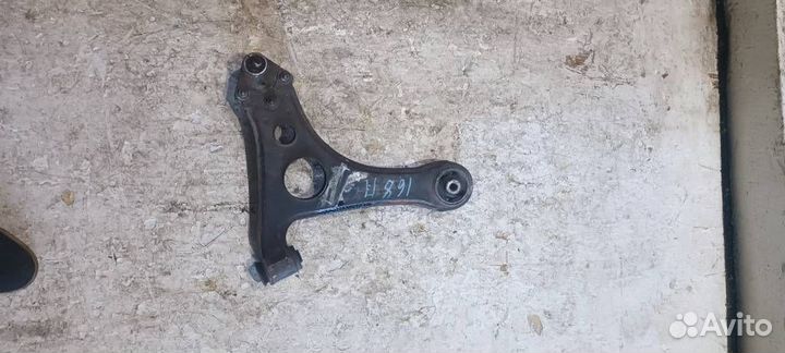 Рычаг передний правый нижний A1683302407