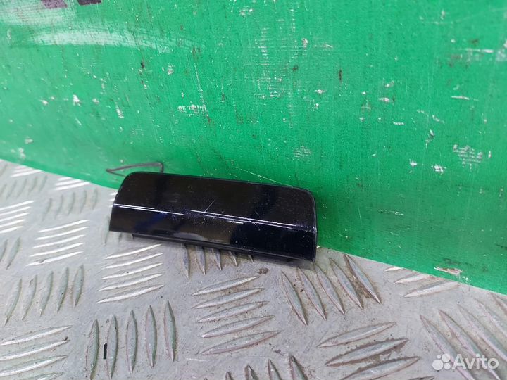 Заглушка буксировочного крюка передняя правая