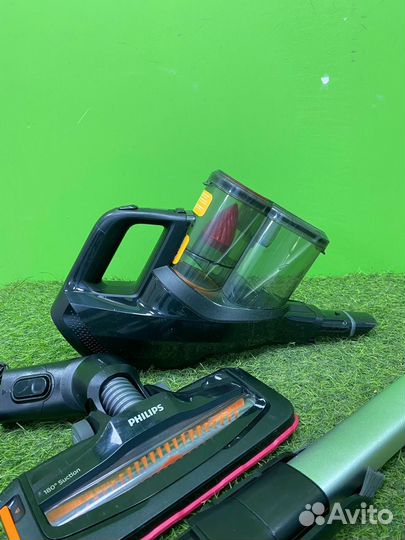 Пылесос вертикальный Philips FC6722/01 черный