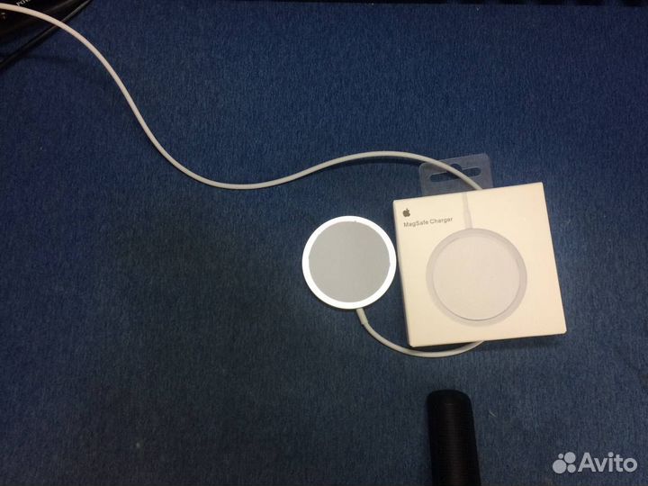 Беспроводное зарядное устройство Apple MagSafe