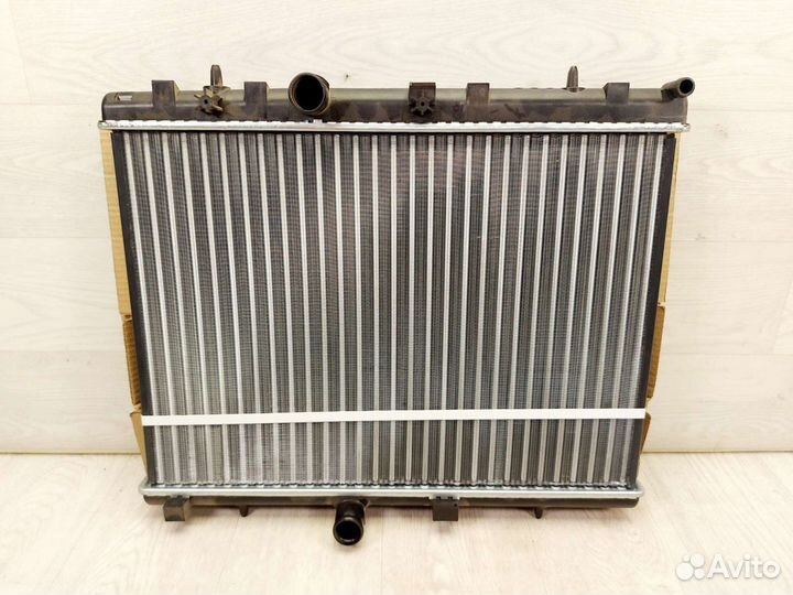 Радиатор охлаждения Peugeot 207
