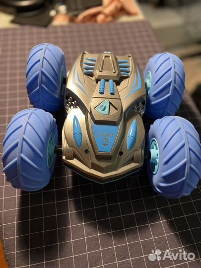 Радиоуправляемая машина-перевертыш