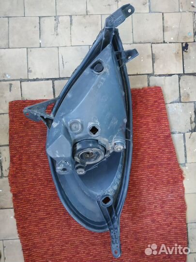 Фара правая на Тойота Funcargo NCP21 81150-52061