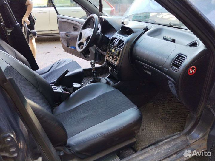 Mitsubishi Carisma 1.6 МТ, 2001, 160 000 км