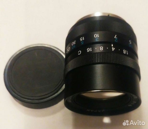 Камера с объективом Avenir