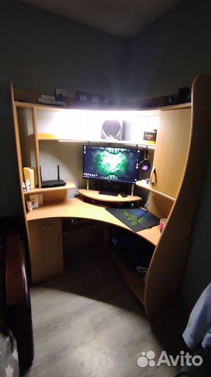 Компьютерный стол угловой