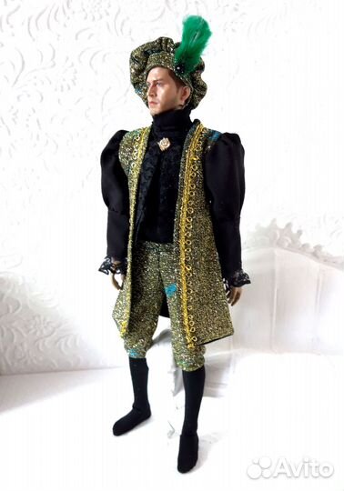 Королевский наряд для фигуры Phicen М32 и похожих