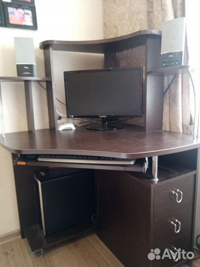 Компьютерный стол