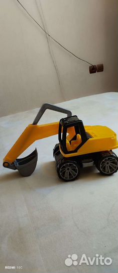 Экскаватор игрушка