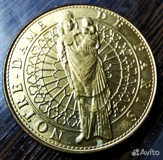 Сувенирные монеты Франции. Соборы и Храмы