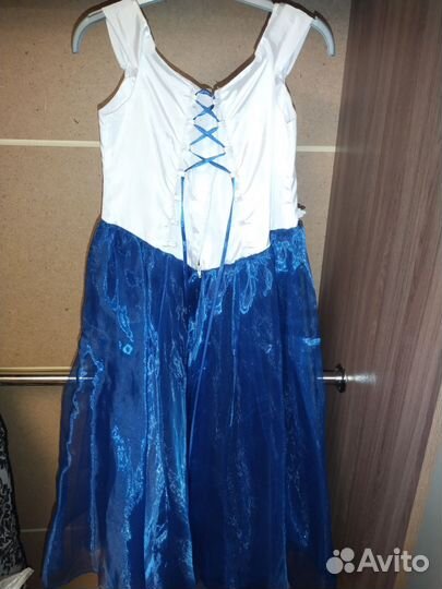 Платье на бретелях