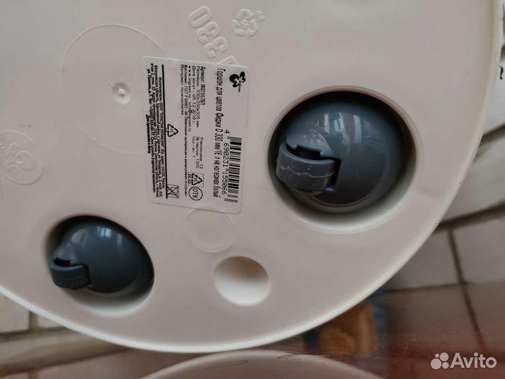 Горшок цветочный 16л белый напольный с колесиками