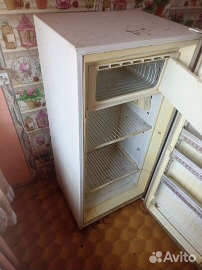 Холодильник юрюзань СССР