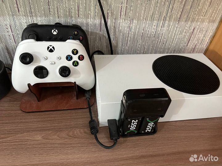 Xbox series s + 2 джойстика