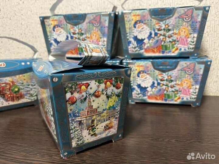 Коробка подарочная новогодняя