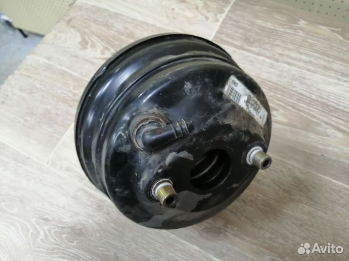 Усилитель тормозов вакуумный Volkswagen Passat B5