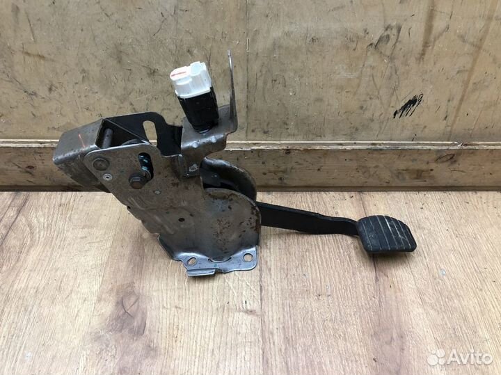 Педаль тормоза Renault Sandero 2014+