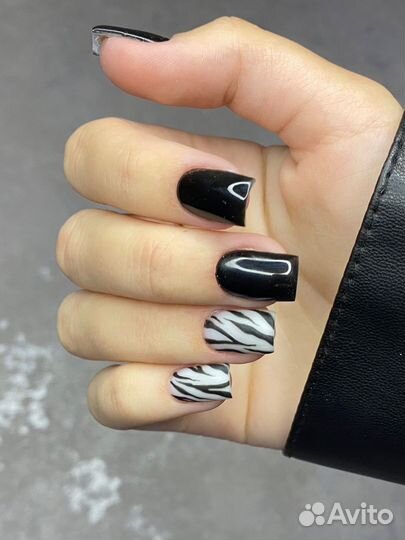 Модель на маникюр