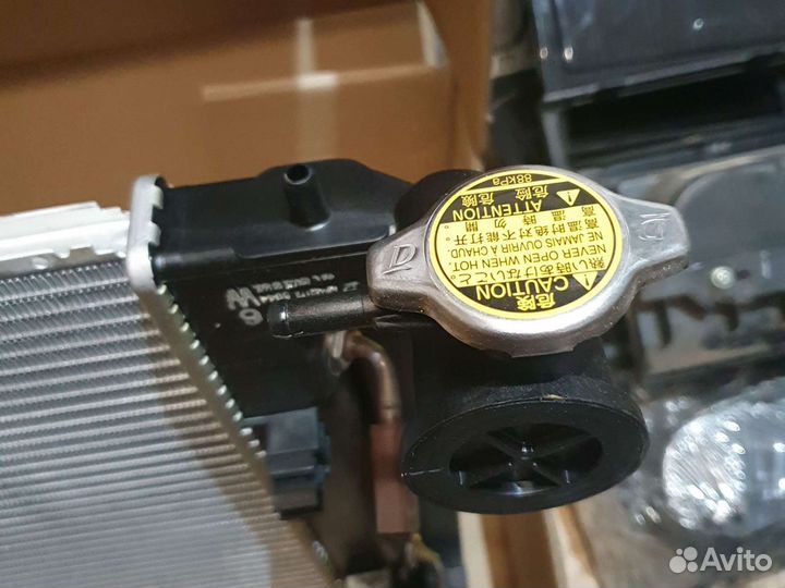 Радиатор охлаждения Toyota Avensis Corolla A/T