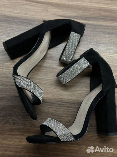 Босоножки женские