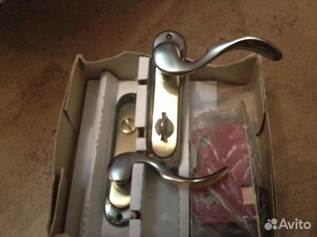 Ручки дверные с защелкой