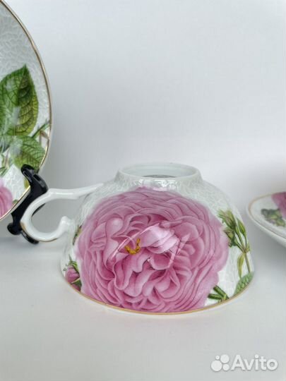 Чайные чашки с блюдцами