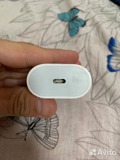 Оригинальная зарядка на iPhone