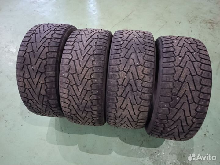 Pirelli Ice Zero 235/45 R17