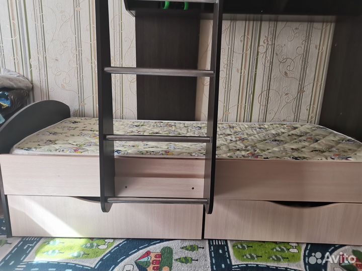 Двухъярусная кровать