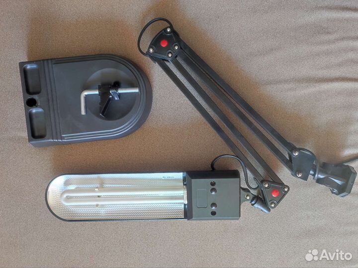 Настольная лампа