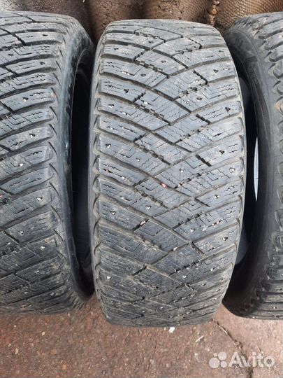 Goodyear Ultragrip Ice Arctic 215/55 R17