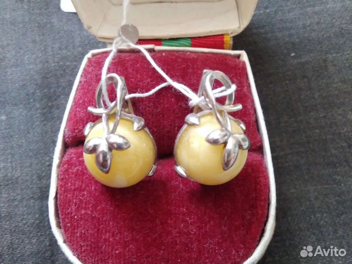 Серебряные серьги с королевским янтарем