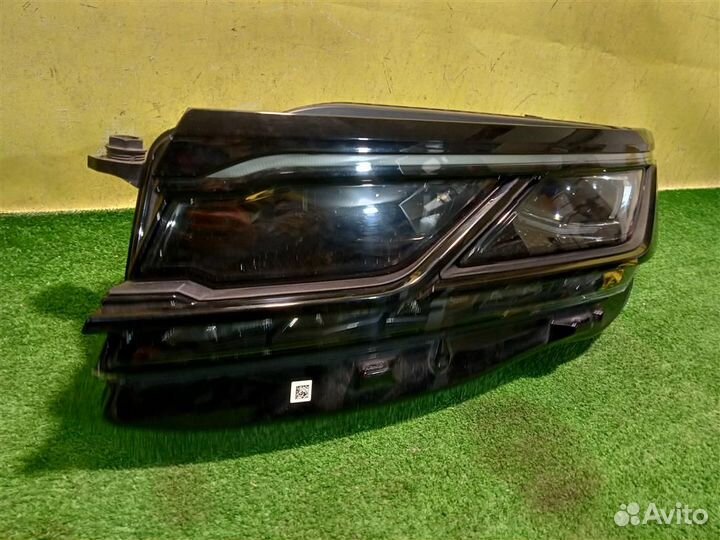 Фара левая LED Volkswagen Touareg CR 2018