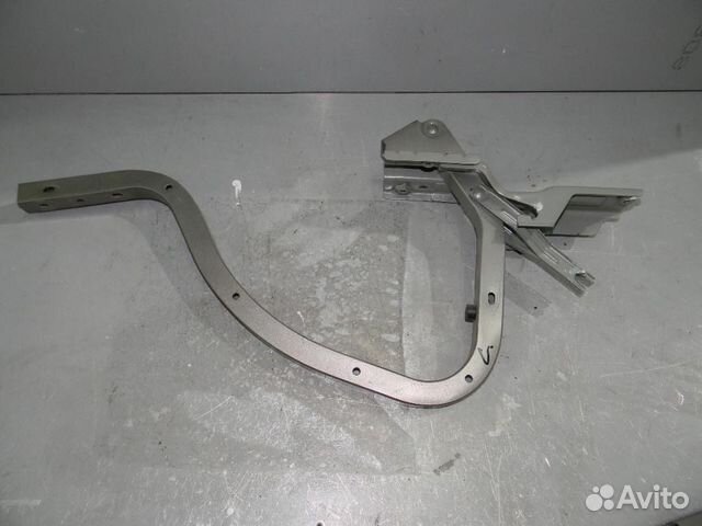 Шарнир багажника левый Renault Fluence (2010-2017)