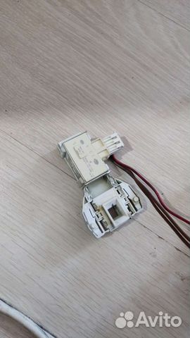 Устройство блокировки люка