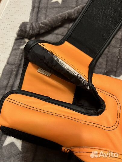 Боксерские перчатки 10