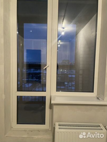 Окно и дверь на балкон