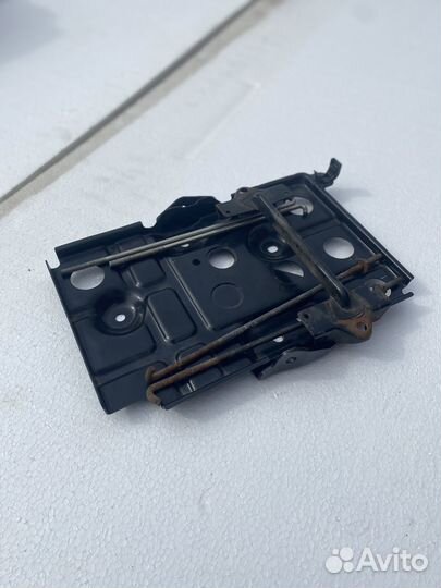 Площадка крепления АКБ Mitsubishi Lancer Evo X