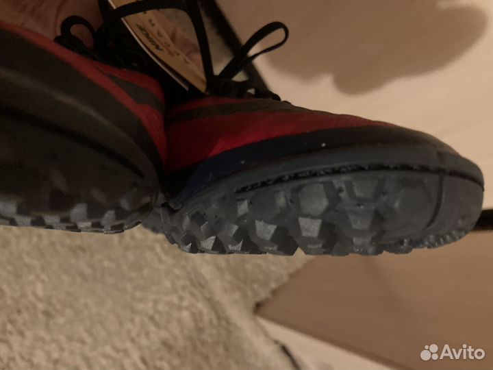 Продам новые бутсы(сороконожки)фирмы Nike