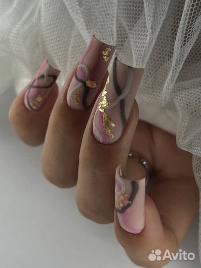 Модель на маникюр