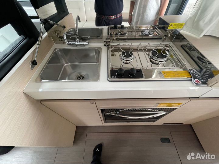 Моторная лодка Jeanneau NC 37 2024