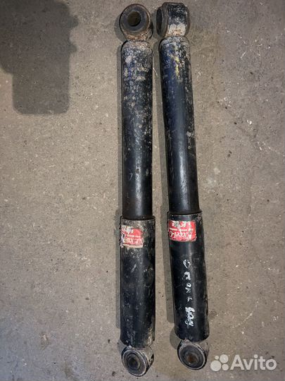 Амортизаторы задние Opel Monterey A Isuzu Trooper