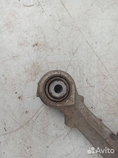 Рычаг задний нижний правый